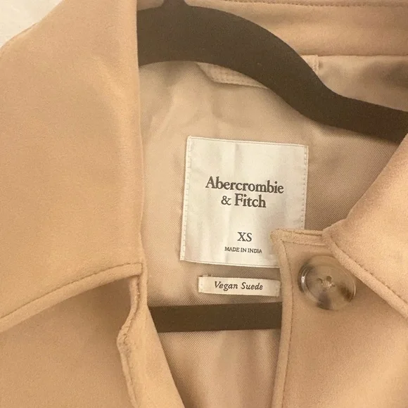 Abercrombie & Fitch Cropped Khaki Button-Front Jacket - Picture 3 of 3